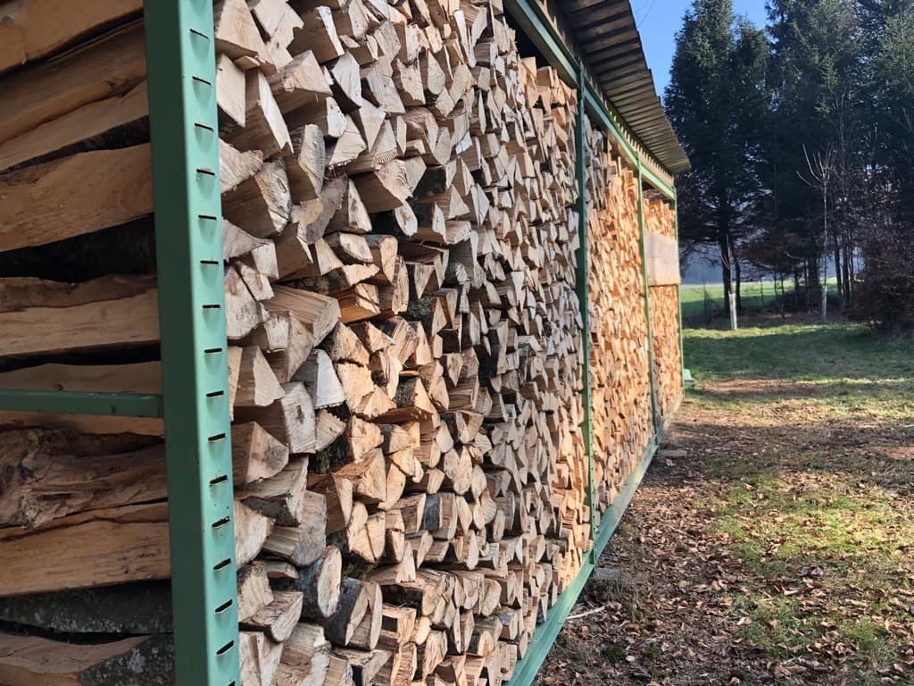 Brennholzstapel von Brennholz Lüthi